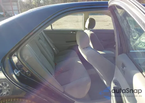 2005 Toyota Camry Le V6 z USA, uszkodzony, nr VIN 4T1BF30K95U085507